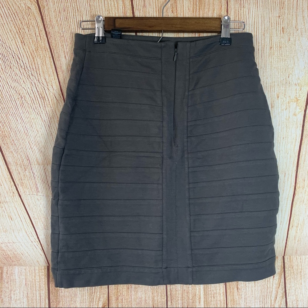 Express Mini Stretchy Pencil Skirt Size 4 Office attire - Picture 2 of 7
